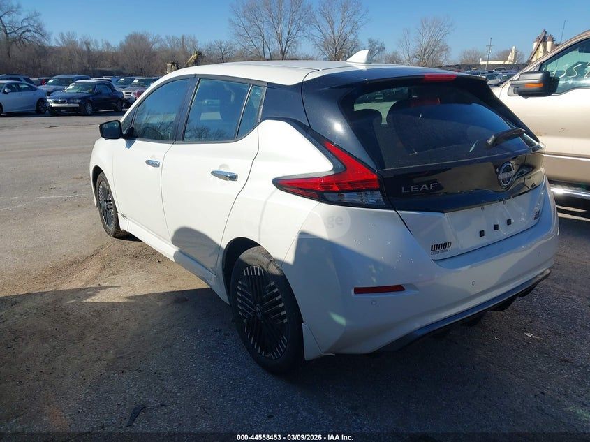 Nissan Leaf - фото 2