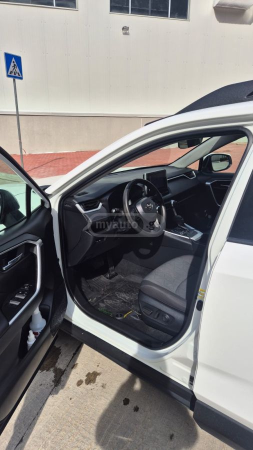Toyota Rav 4 - фото 8