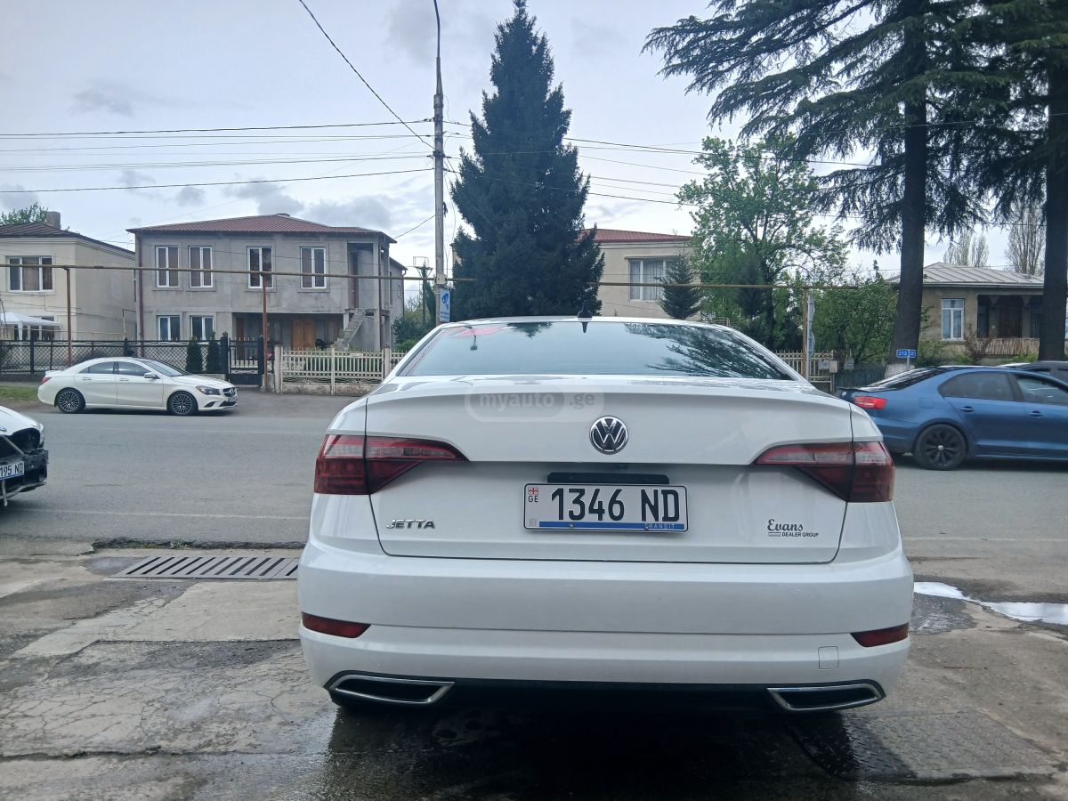 Volkswagen Jetta - фото 4