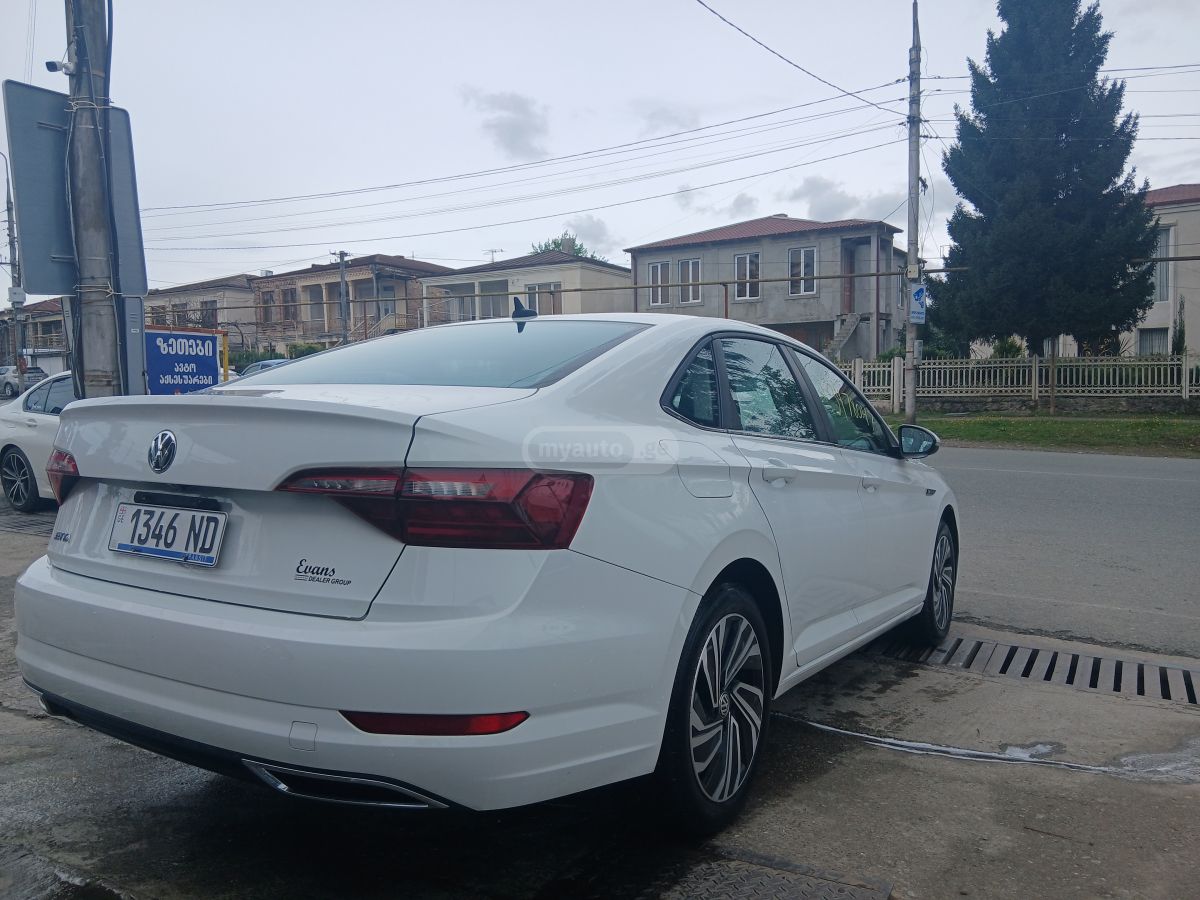 Volkswagen Jetta - фото 6