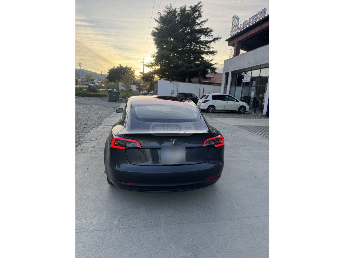 Tesla Model 3 - фото 2