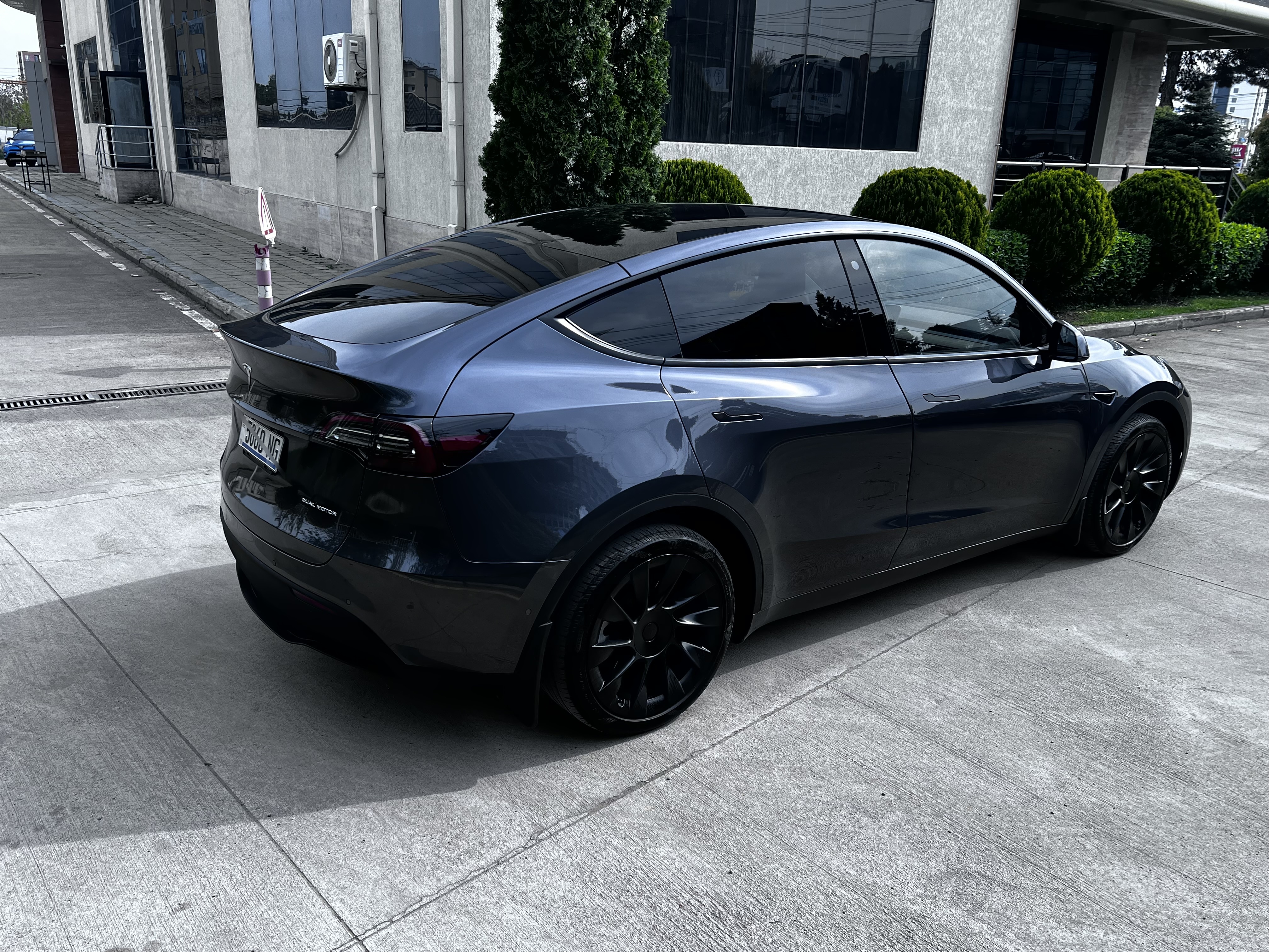 Tesla Model Y - фото 7
