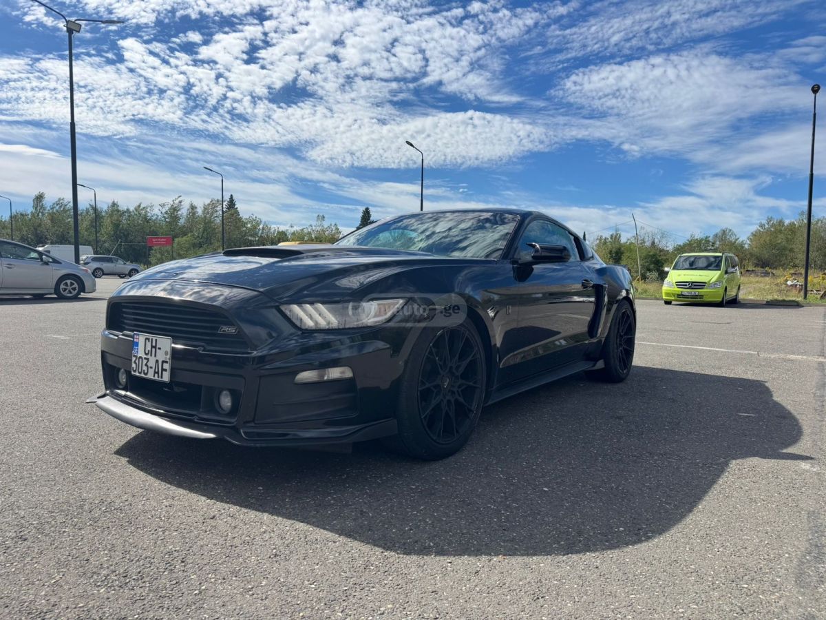 Ford Mustang - фото 1