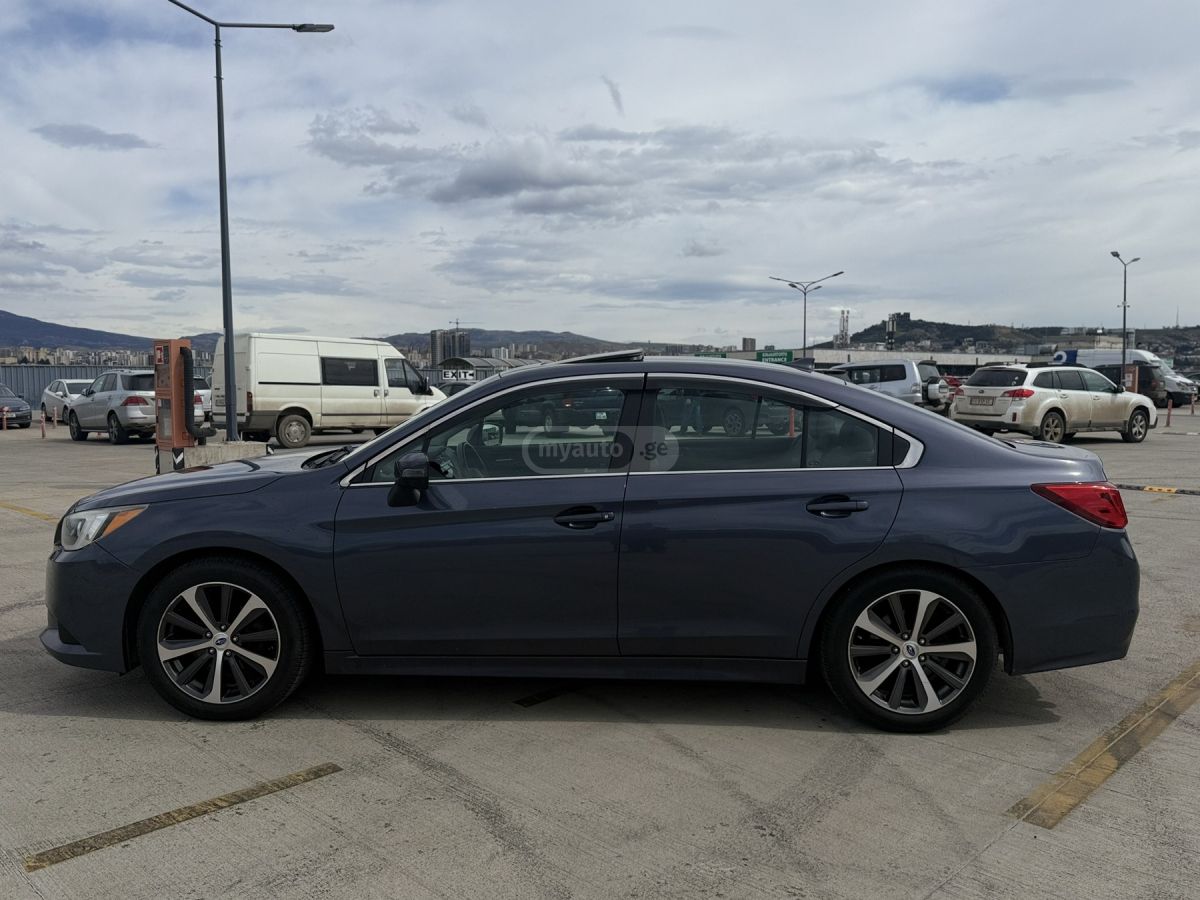 Subaru Legacy - фото 2