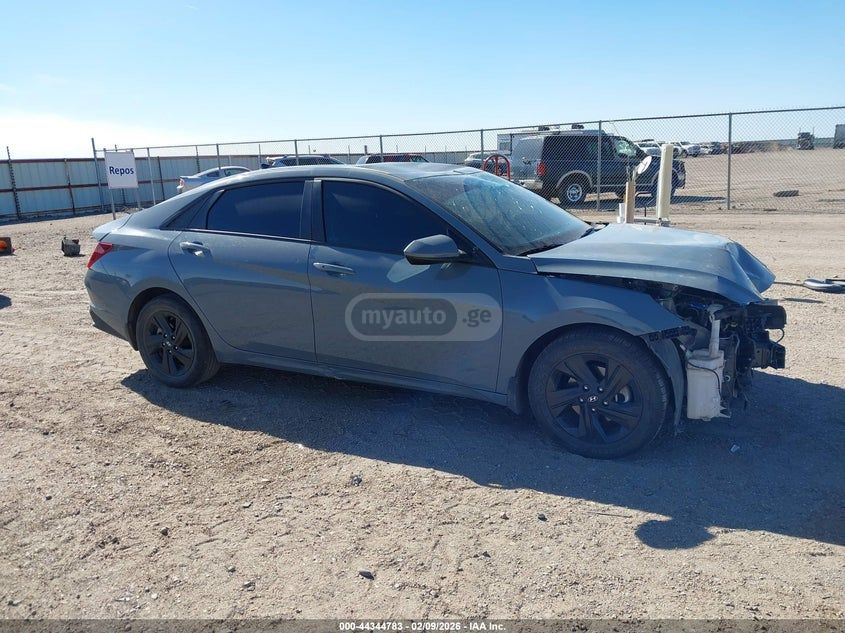 Hyundai Elantra - фото 13