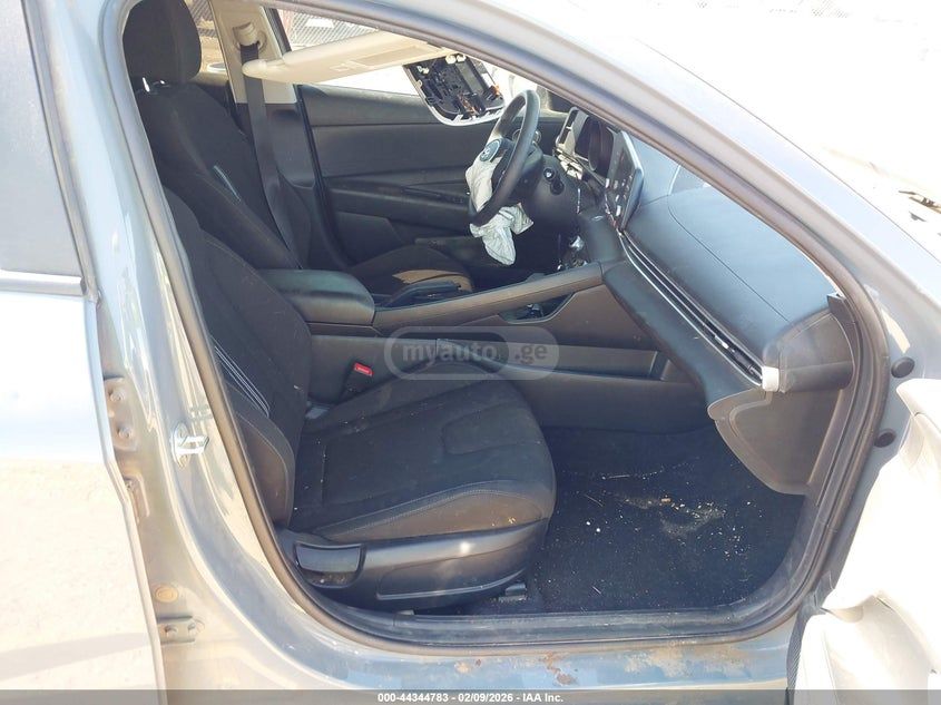 Hyundai Elantra - фото 5