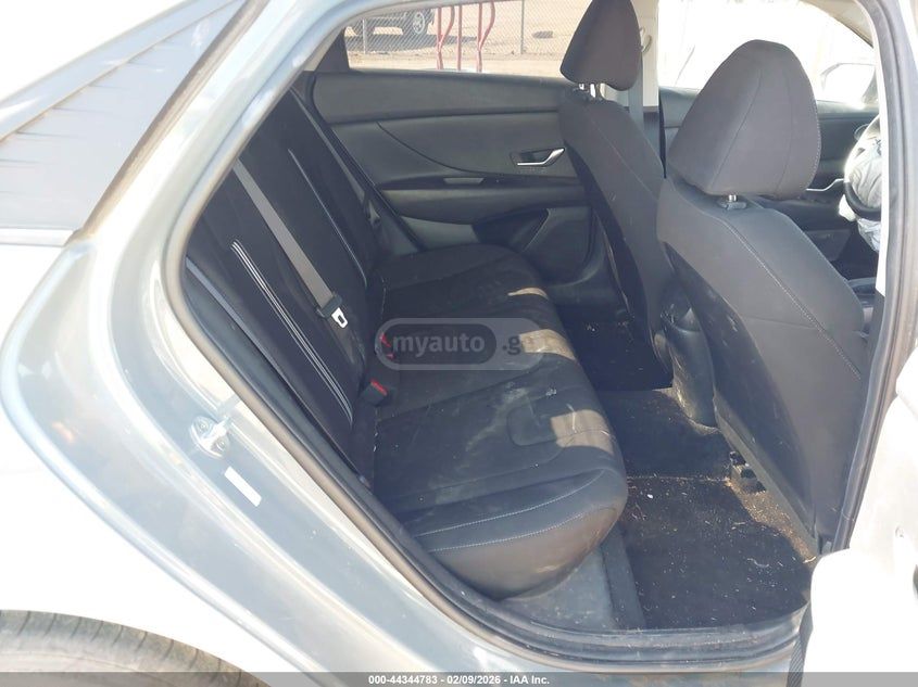 Hyundai Elantra - фото 8