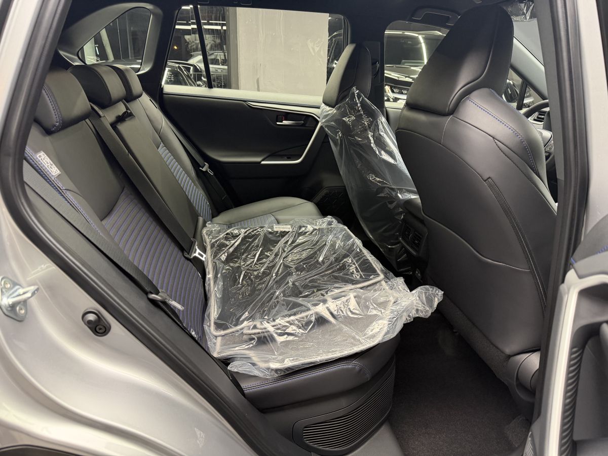 Toyota RAV 4 - фото 4