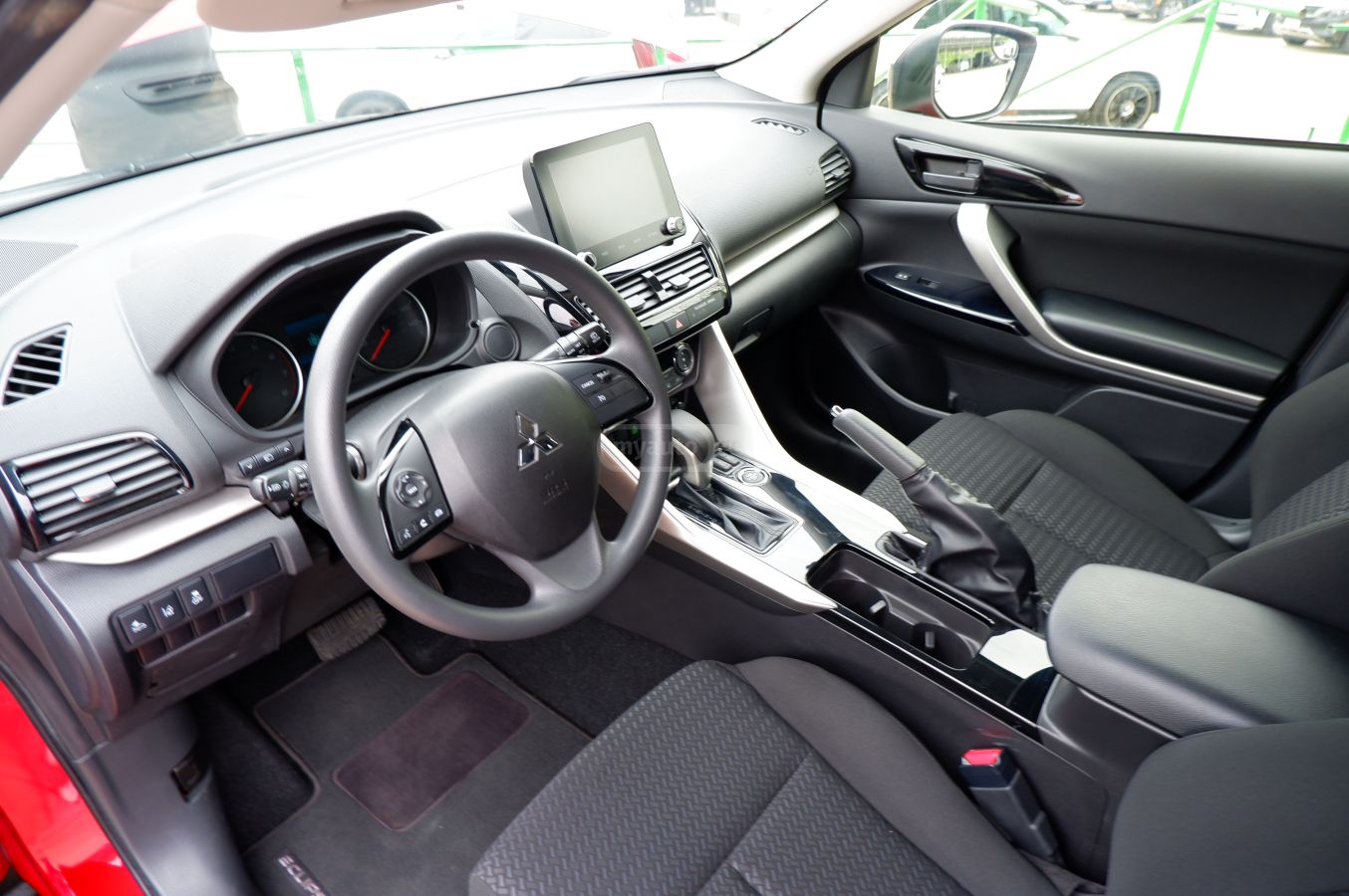 Mitsubishi Eclipse Cross - фото 12