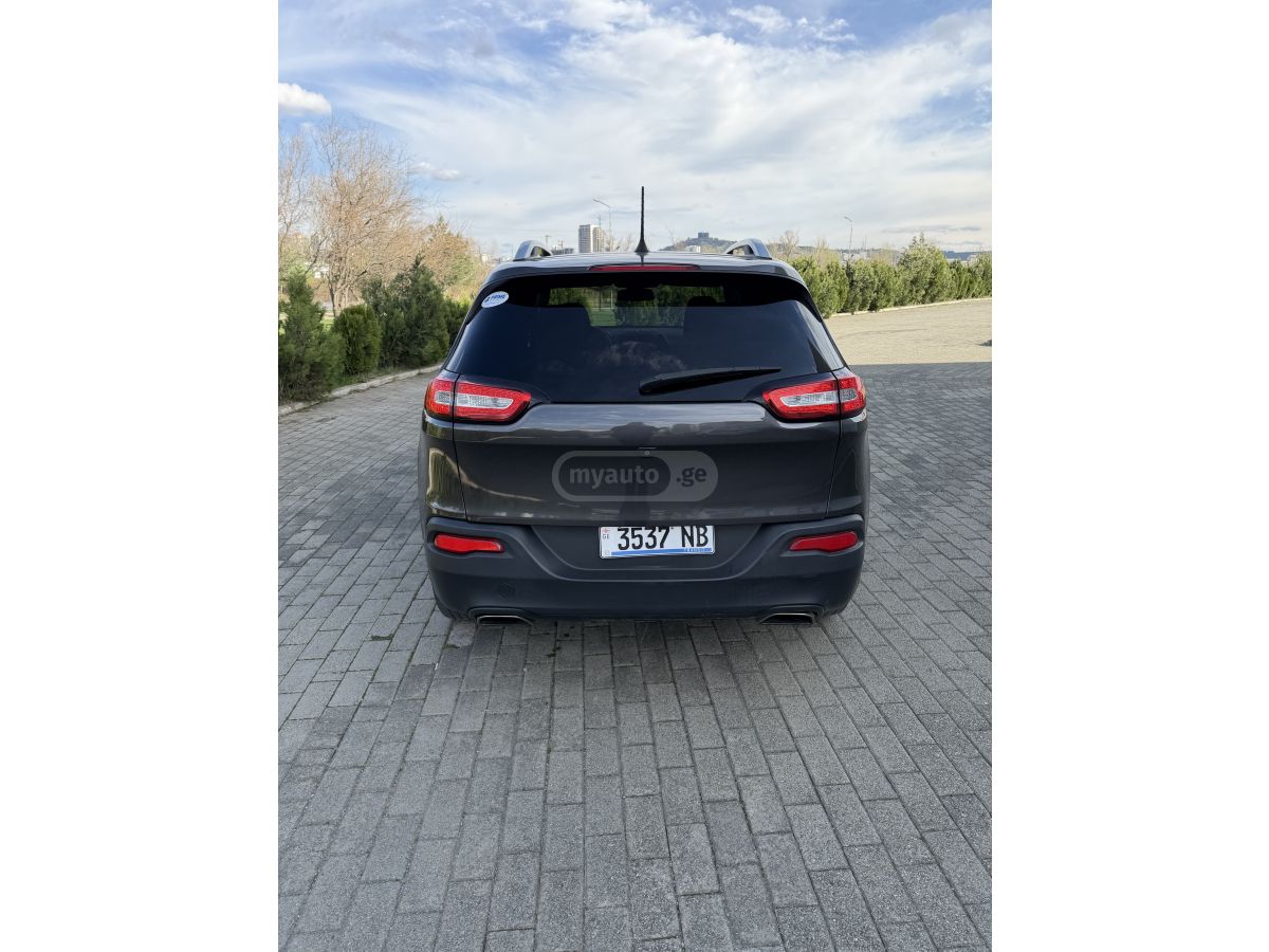 Jeep Cherokee - фото 2