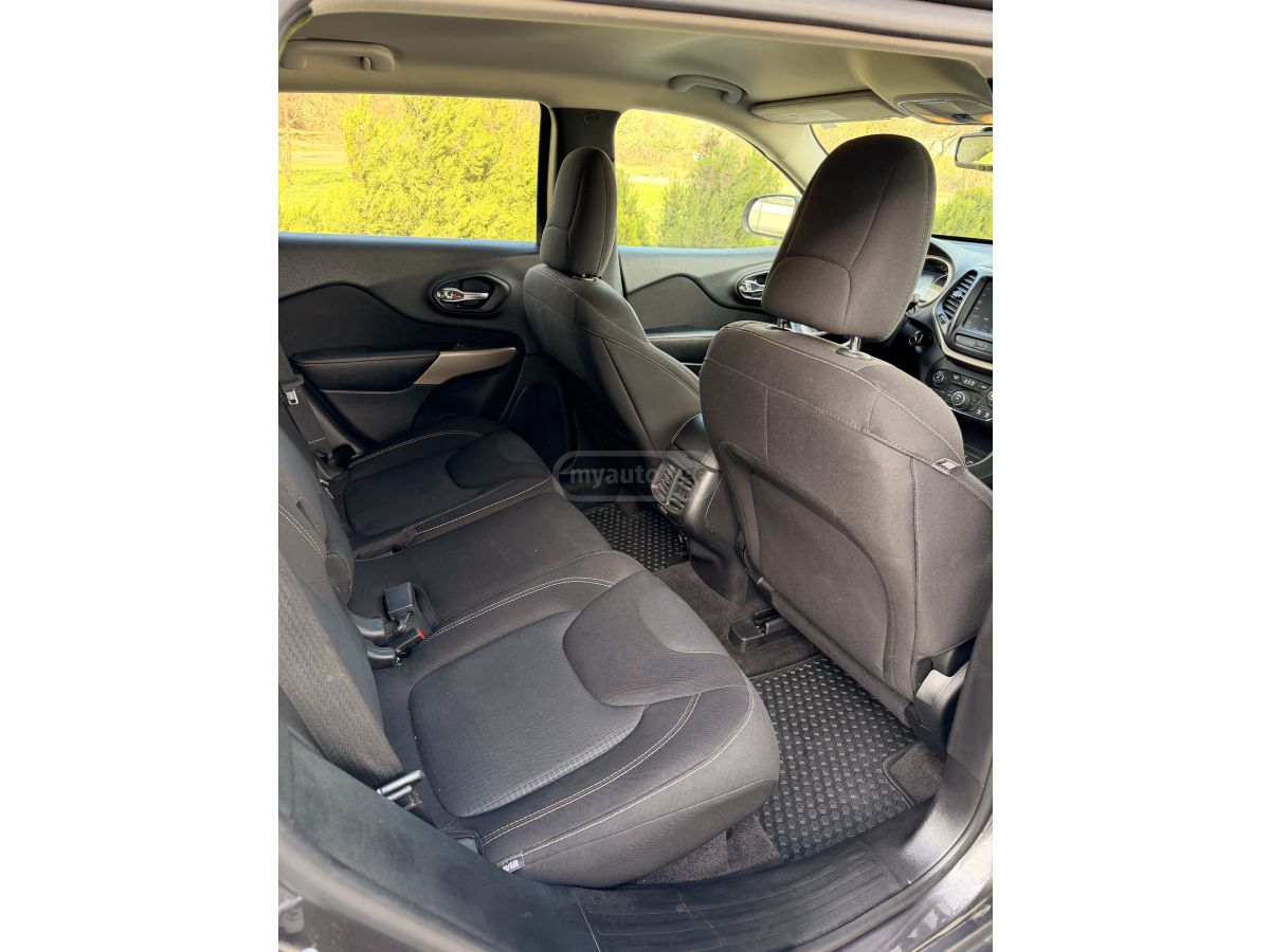 Jeep Cherokee - фото 6