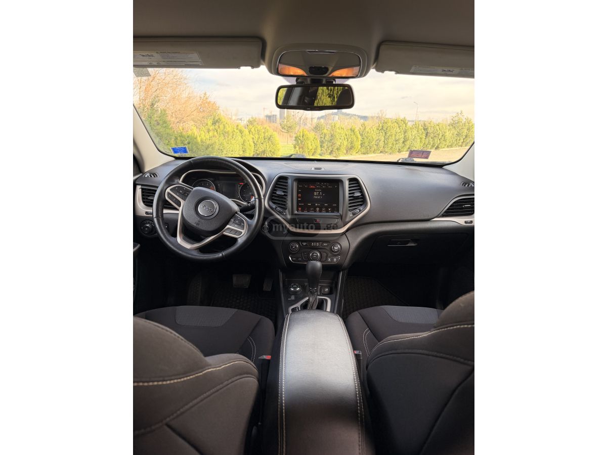 Jeep Cherokee - фото 9