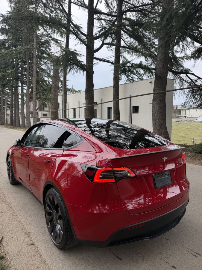 Tesla Model Y - фото 3