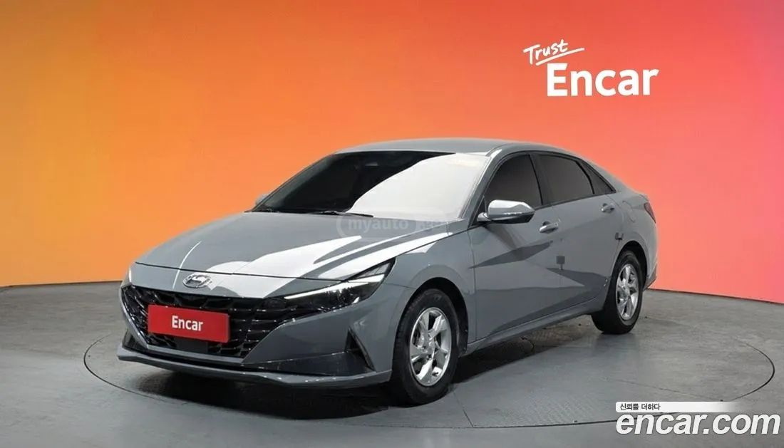 Hyundai Elantra - фото 1