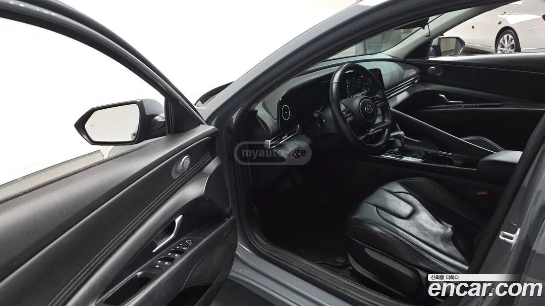 Hyundai Elantra - фото 12