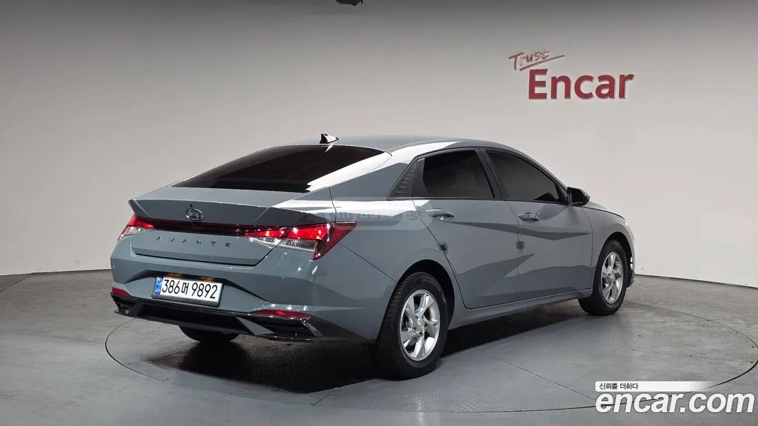 Hyundai Elantra - фото 2