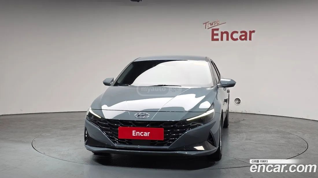 Hyundai Elantra - фото 3