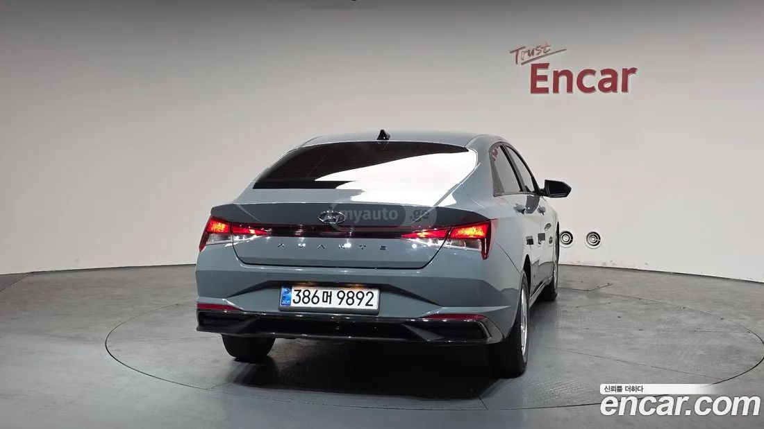 Hyundai Elantra - фото 4