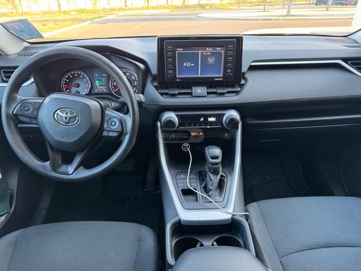 Toyota RAV 4 - фото 1