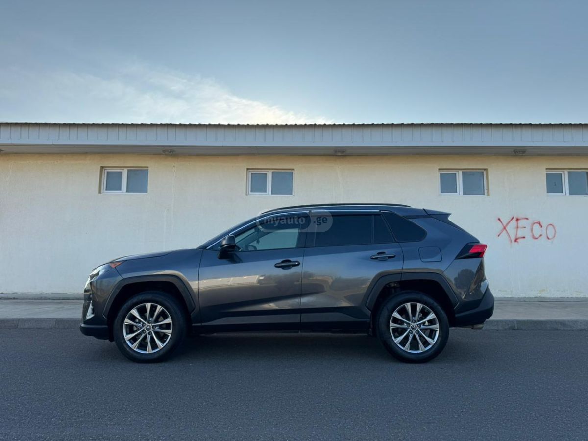 Toyota RAV 4 - фото 3