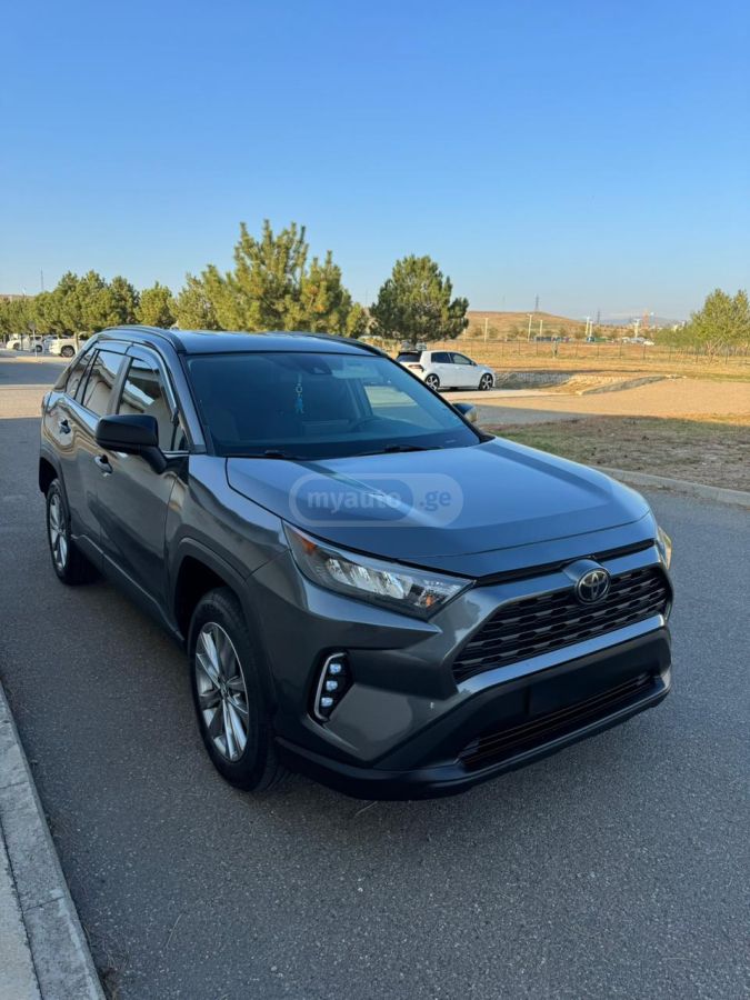Toyota RAV 4 - фото 5