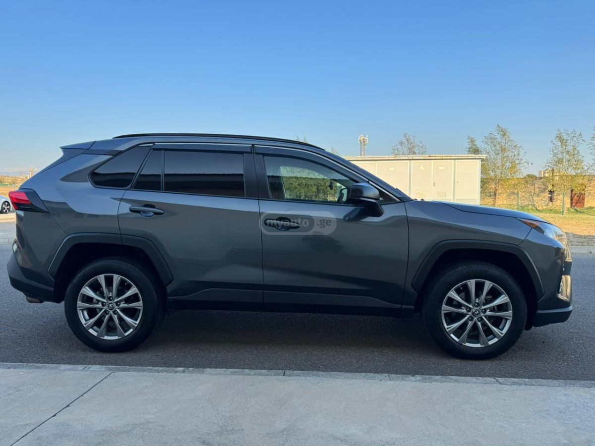 Toyota RAV 4 - фото 6