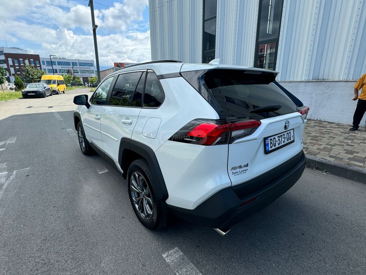Toyota RAV 4 - фото 4