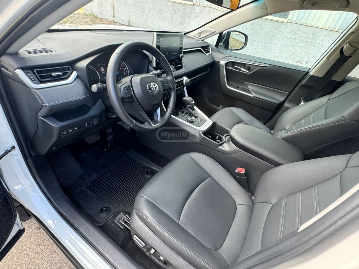 Toyota RAV 4 - фото 9