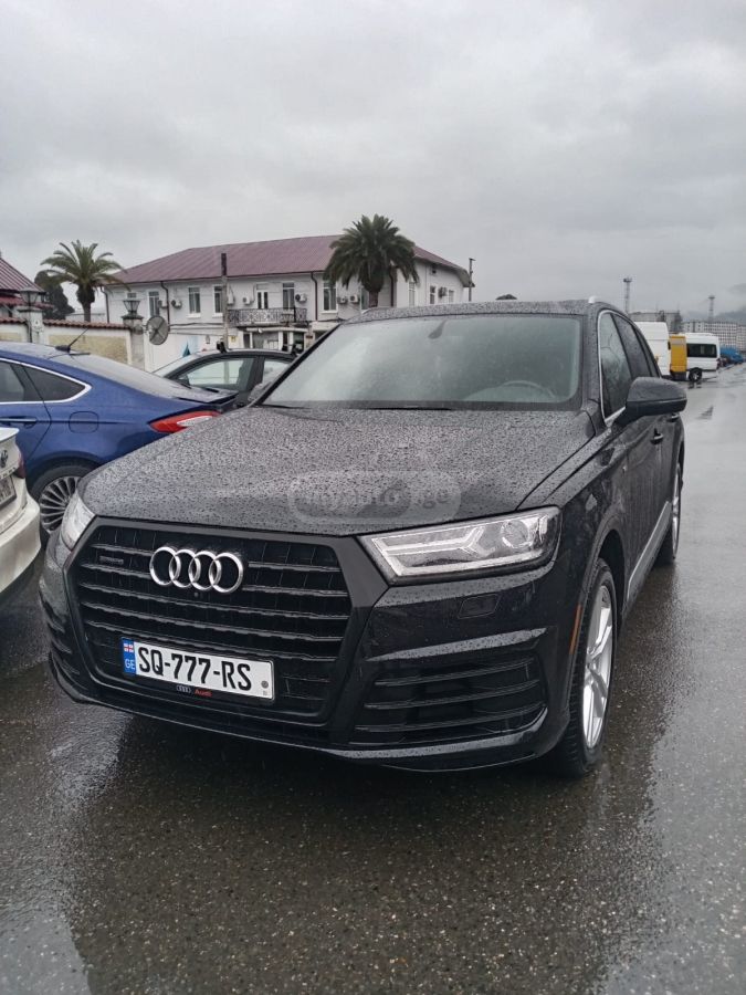 Audi Q7 - фото 1