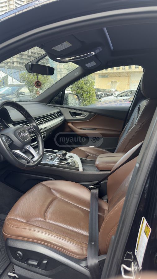 Audi Q7 - фото 10