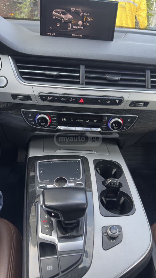 Audi Q7 - фото 9