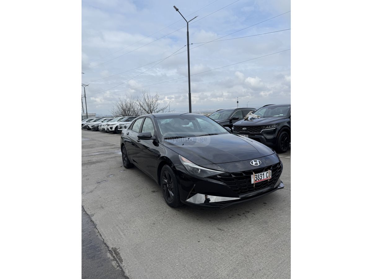 Hyundai Elantra - фото 1