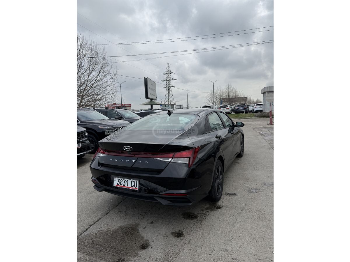 Hyundai Elantra - фото 3