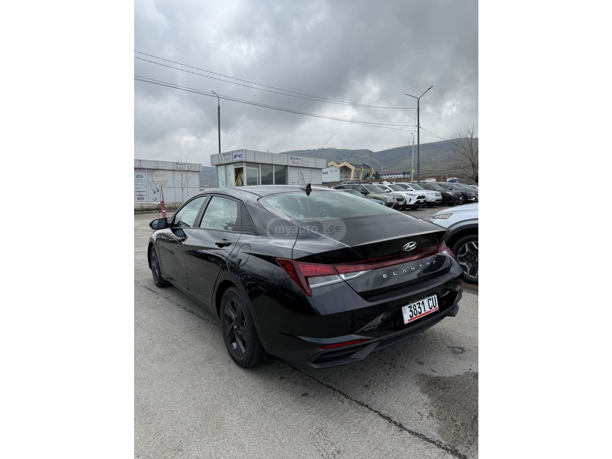 Hyundai Elantra - фото 4