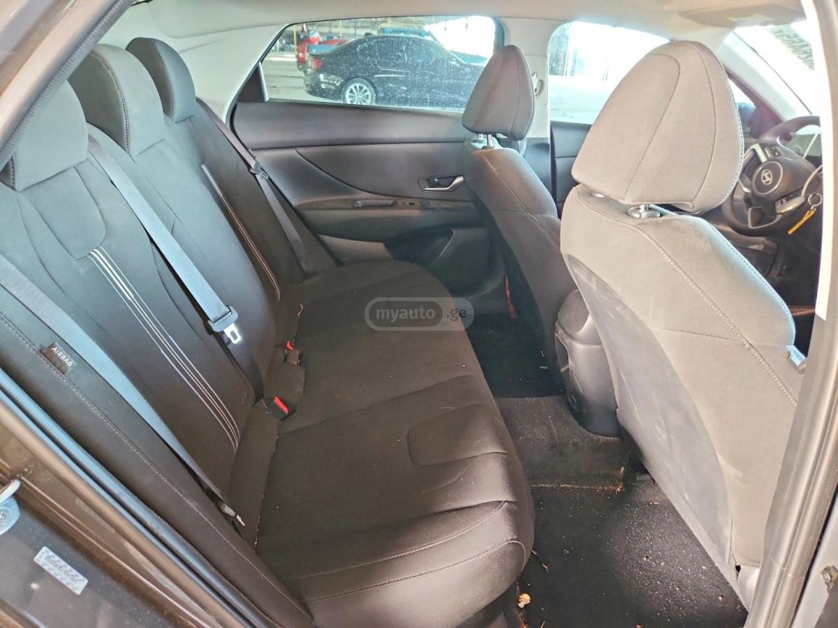 Hyundai Elantra - фото 10