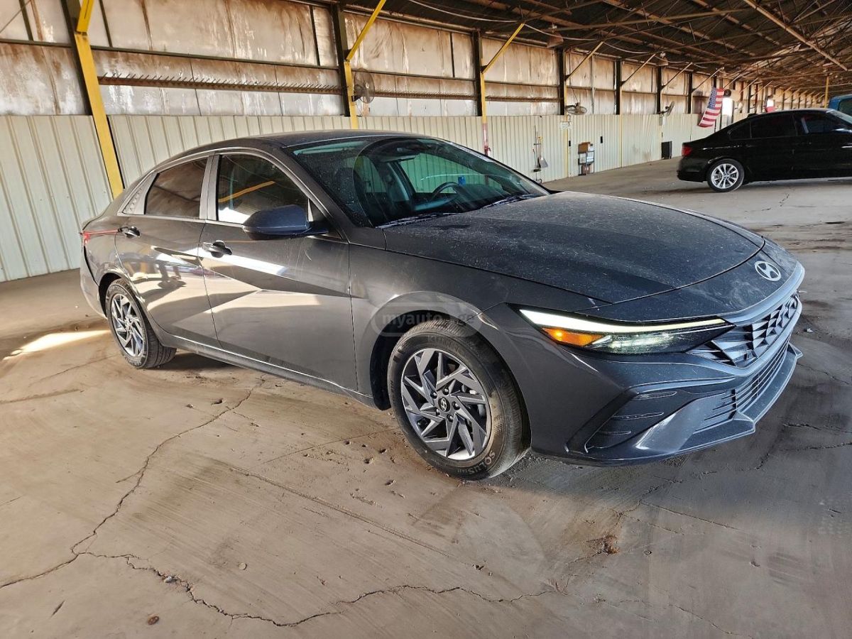 Hyundai Elantra - фото 4