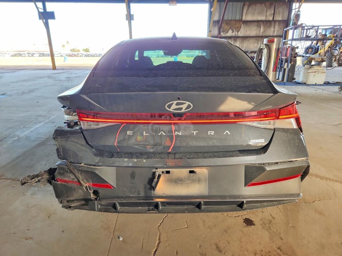 Hyundai Elantra - фото 6