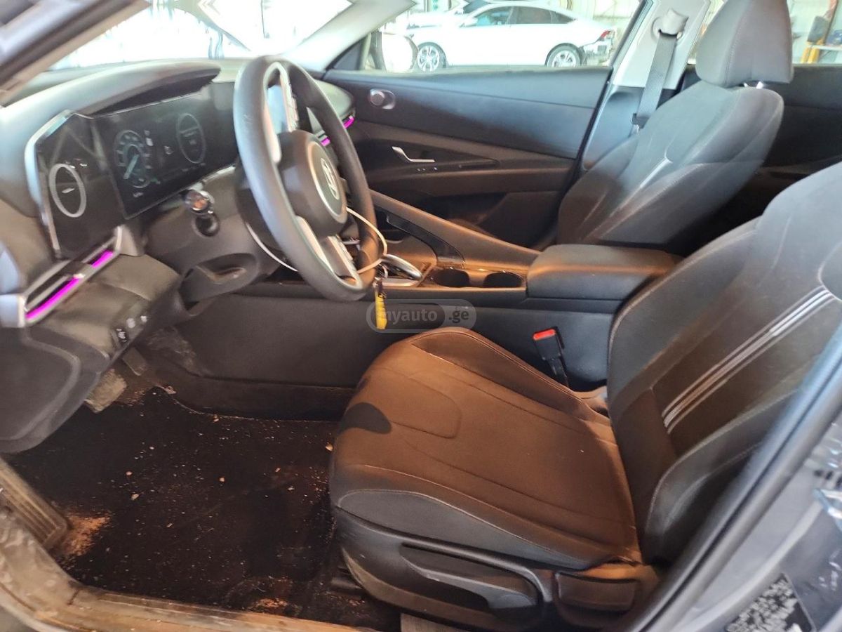 Hyundai Elantra - фото 7