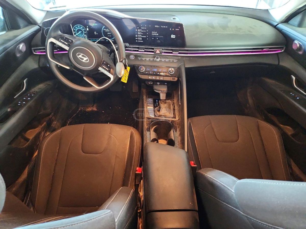 Hyundai Elantra - фото 8