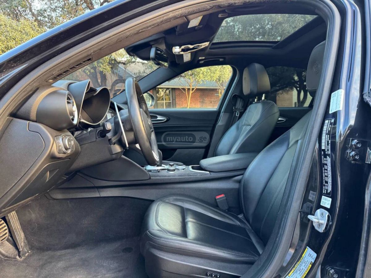 Alfa Romeo Giulia 2023 — миниатюра 10