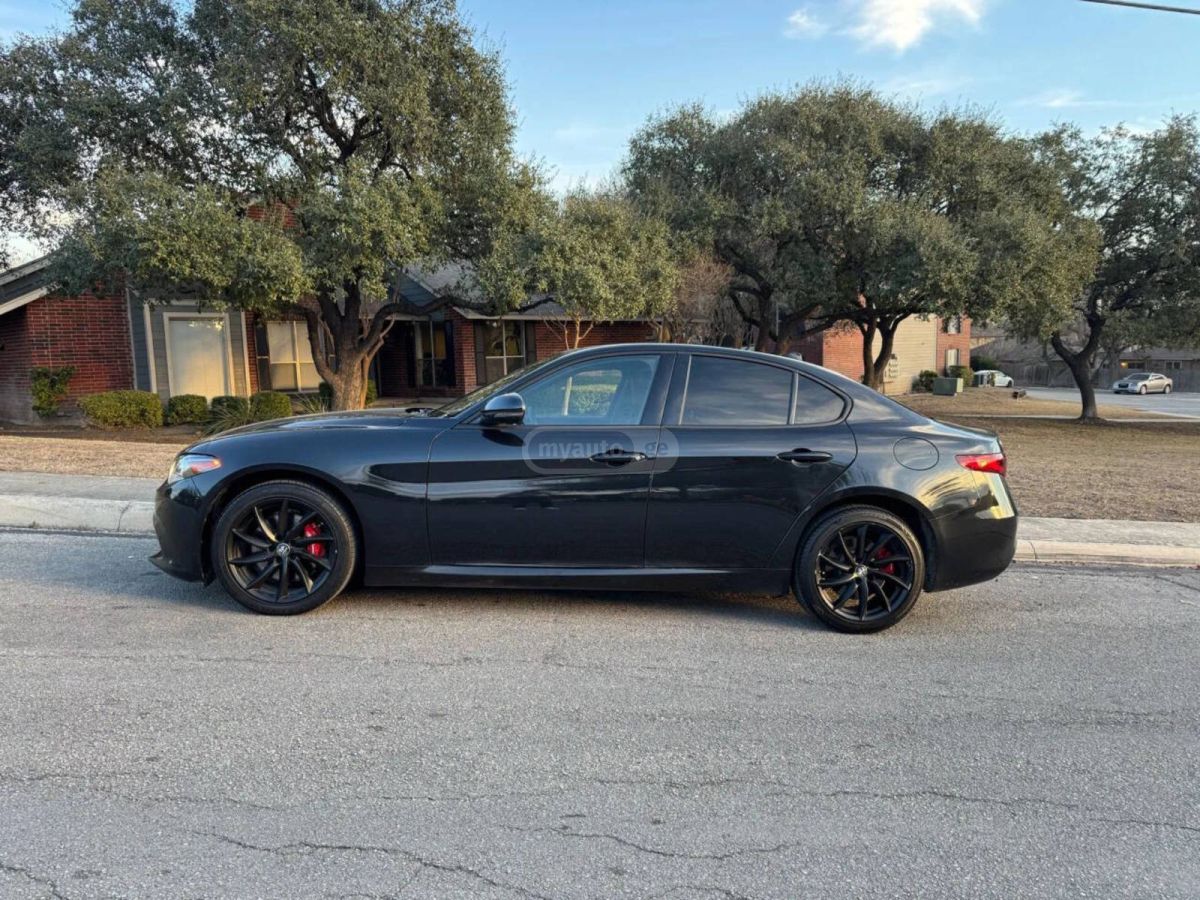 Alfa Romeo Giulia 2023 — миниатюра 3