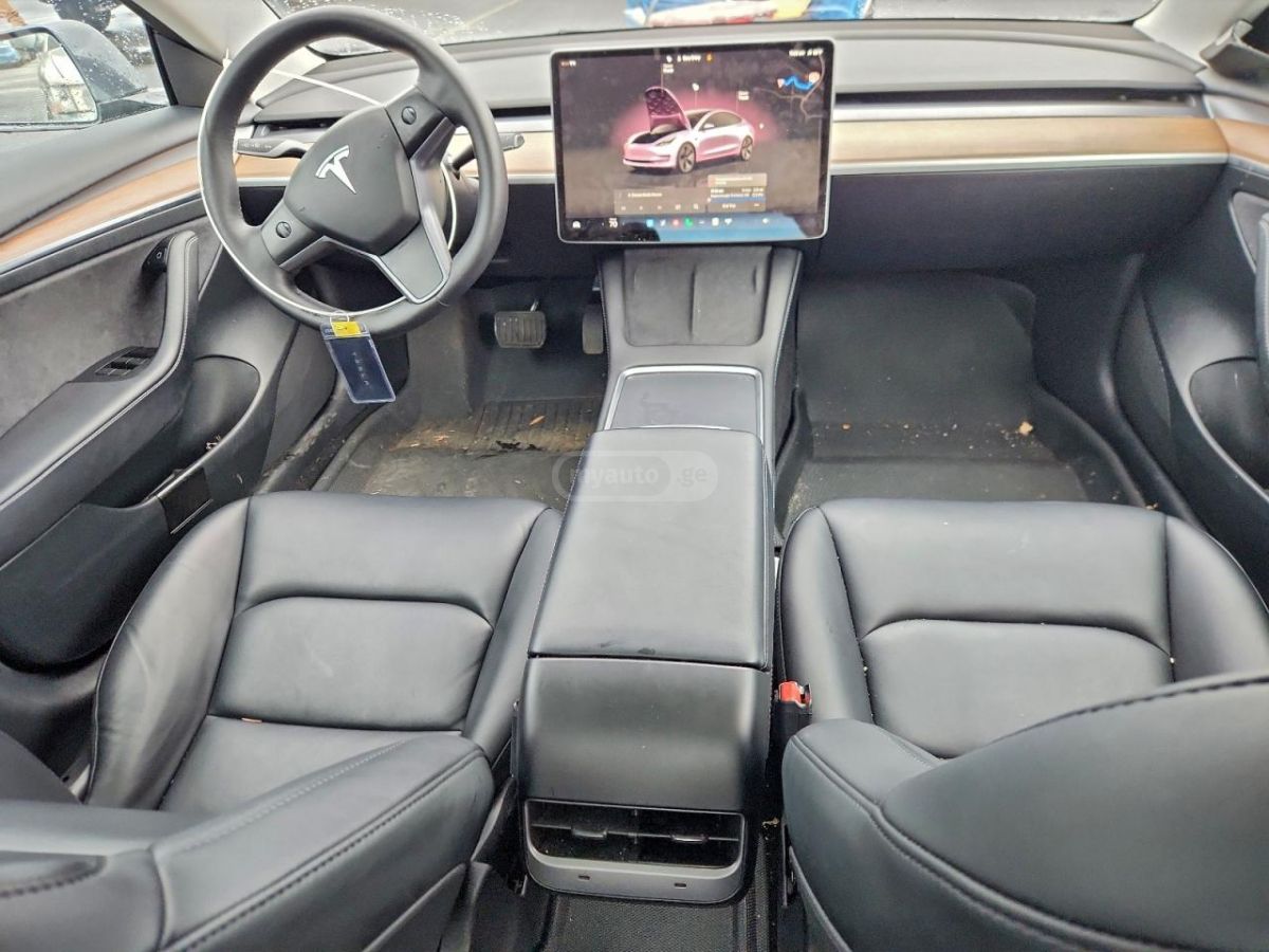 Tesla Model 3 - фото 1