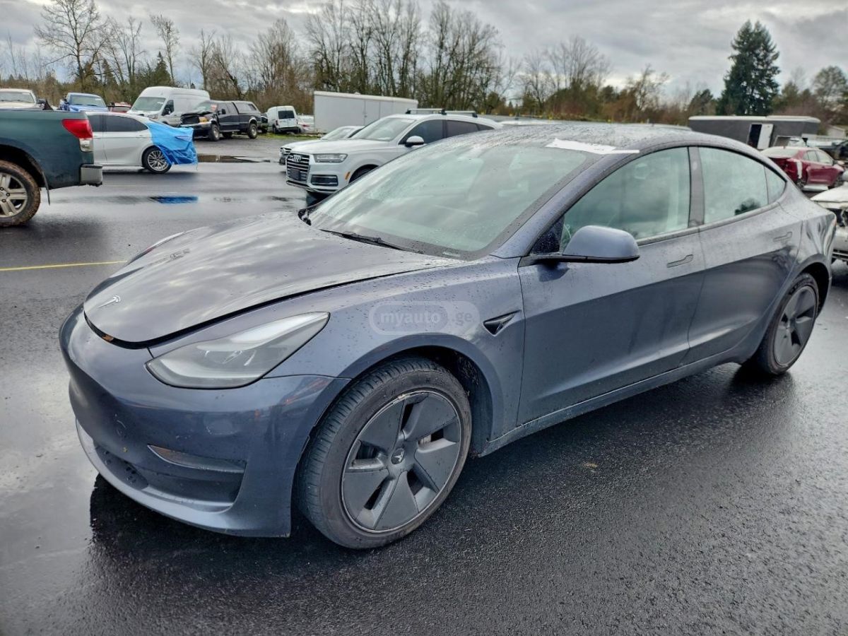 Tesla Model 3 - фото 3