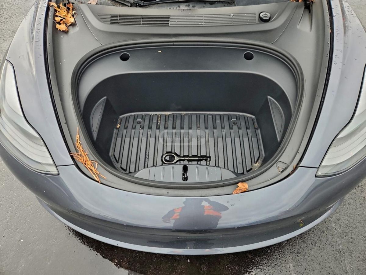 Tesla Model 3 - фото 4