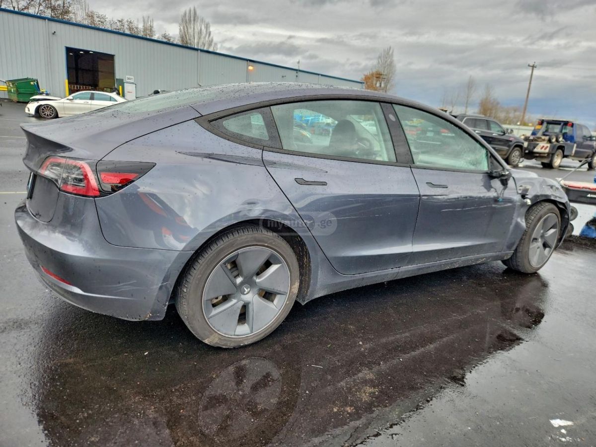 Tesla Model 3 - фото 6