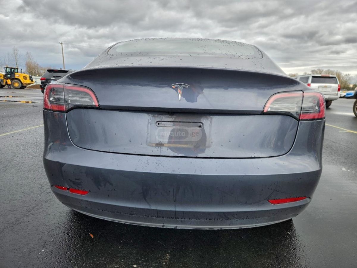 Tesla Model 3 - фото 9