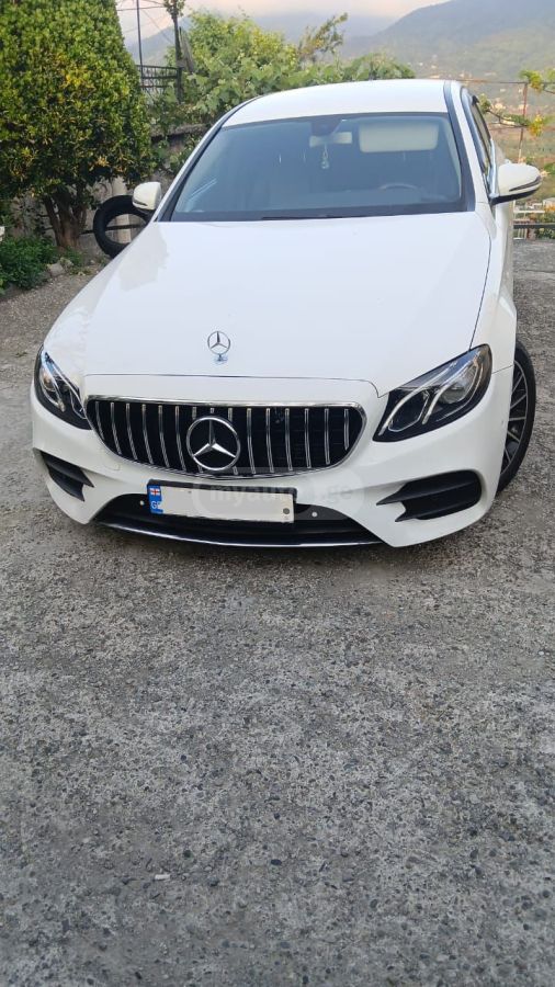 Mercedes-Benz E 200 - фото 1