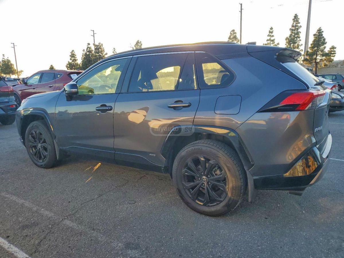 Toyota XSE 4dr All-Wheel Drive CVT — миниатюра 2