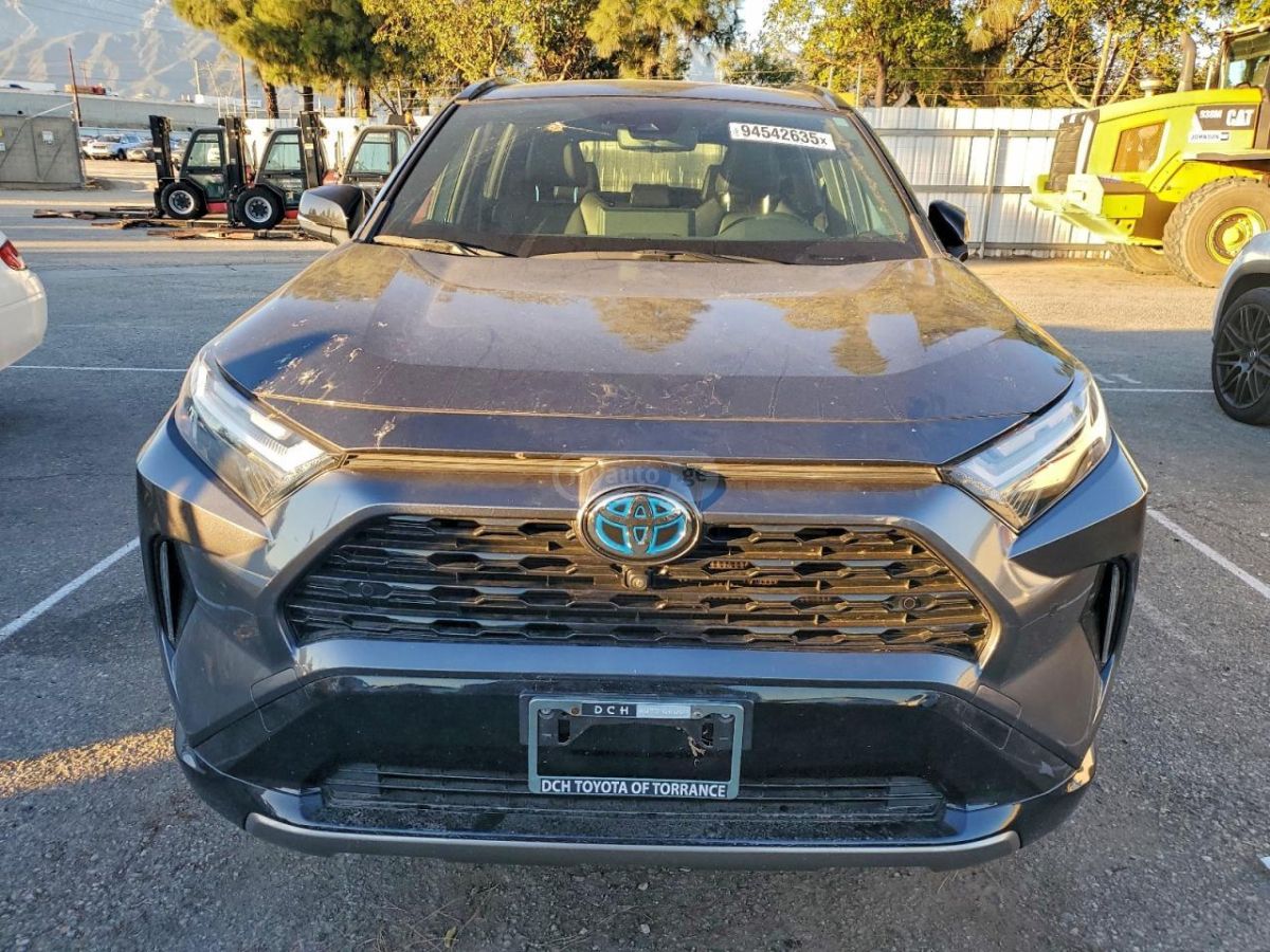 Toyota XSE 4dr All-Wheel Drive CVT — миниатюра 5