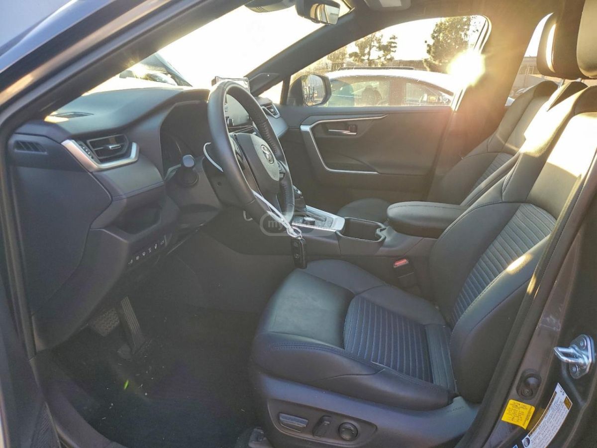 Toyota XSE 4dr All-Wheel Drive CVT — миниатюра 7